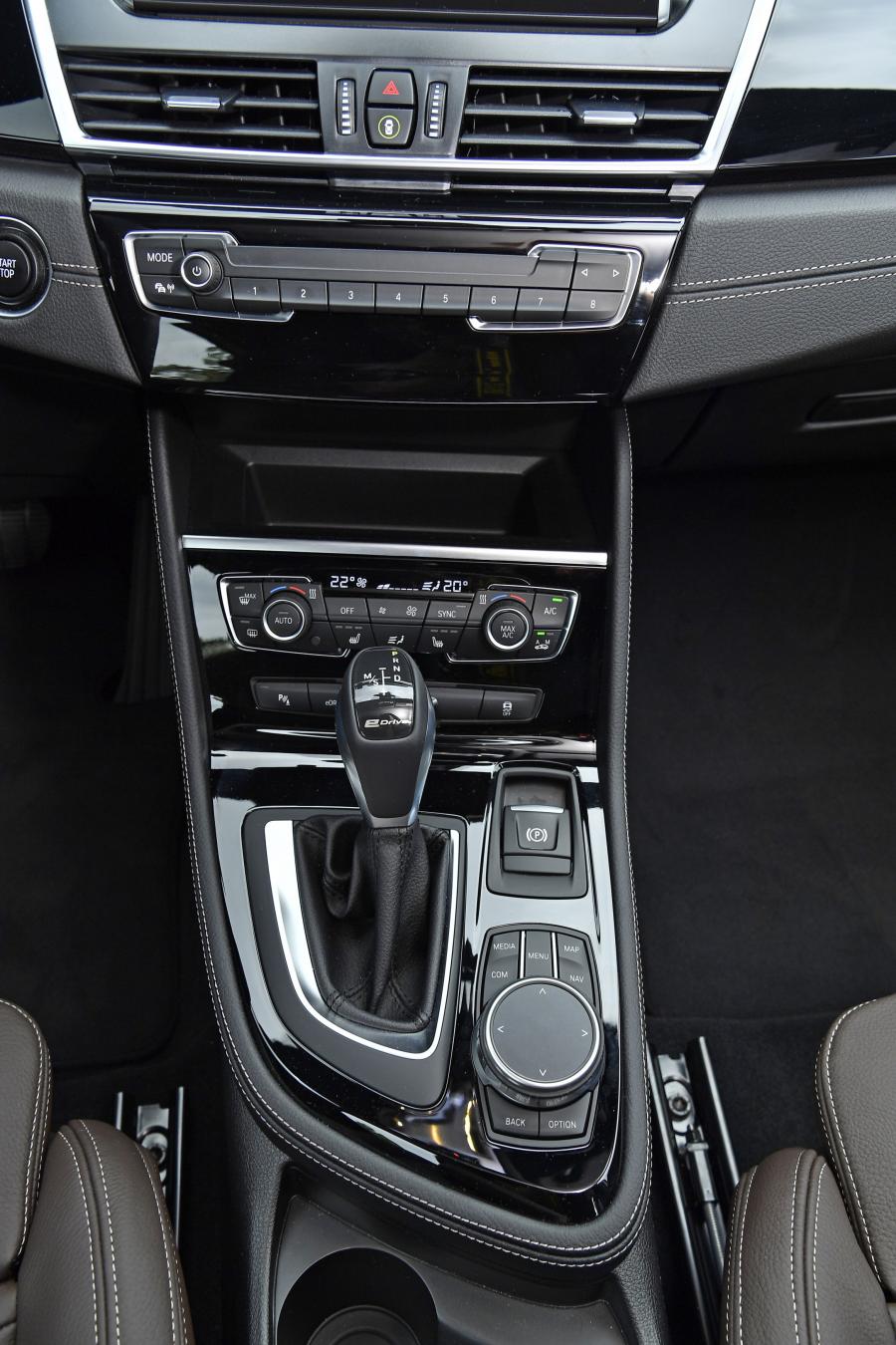Детали интерьера BMW 225xe Active Tourer iPerformance (F45) 2018 года  (WW) (фото 69 из 71)